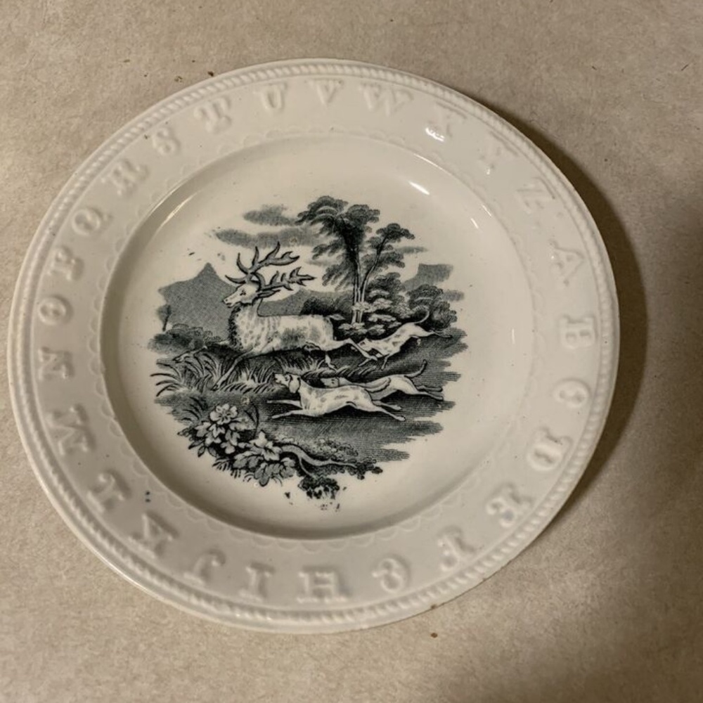 STAFFORDSHIRE ? EDWARD CHALLINO ABC CHILDS PLATE BUCK & DOGS HUNTING 7"